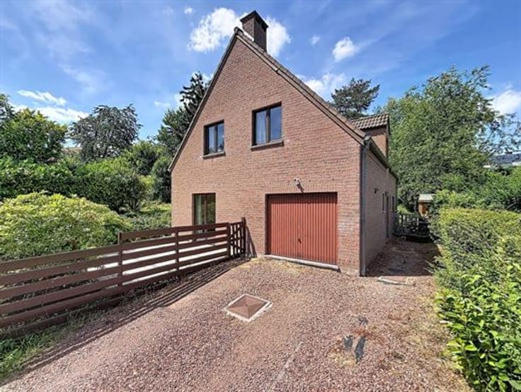 Proche du centre de Grez, maison 4 ch. avec garage