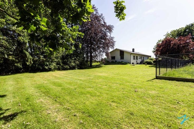 Move-in ready detached home in a green and peaceful setting