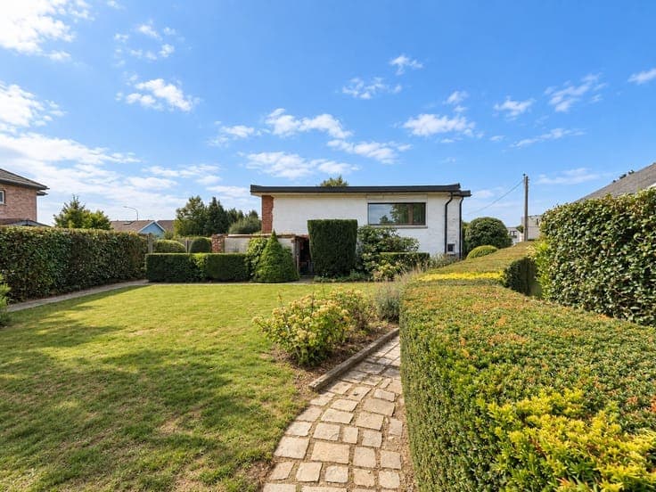 Villa d'architecte 5 ch, partie pro et joli jardin