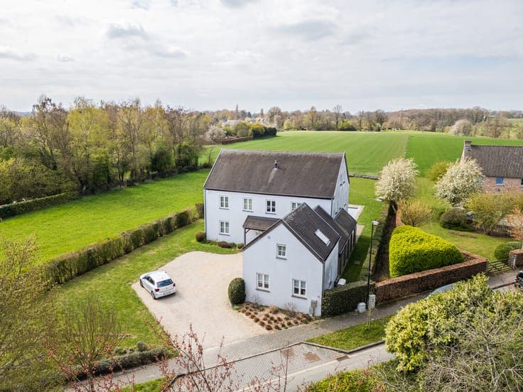 Stunning Volumes, Cottage Spirit & Open Views