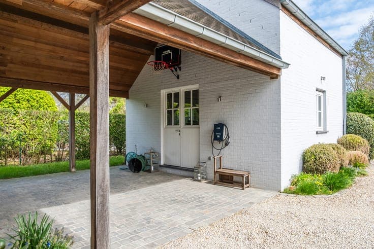 Stunning Volumes, Cottage Spirit & Open Views