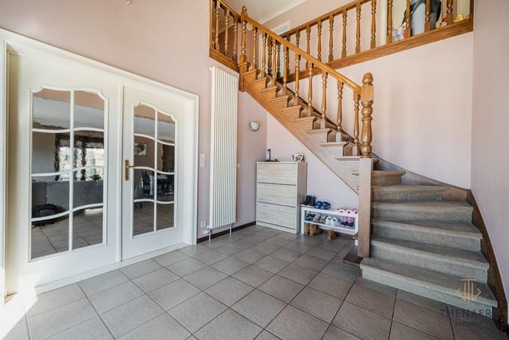 Ruime woning met tal van mogelijkheden op een strategisch...