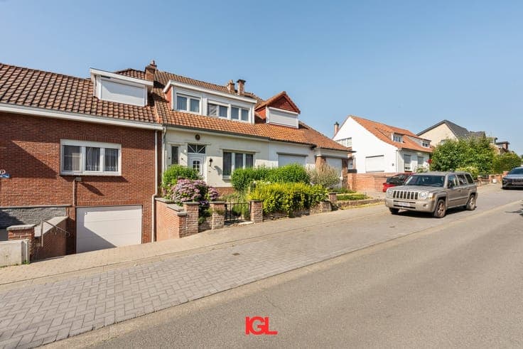 House with 3 bedrooms, garage and garden