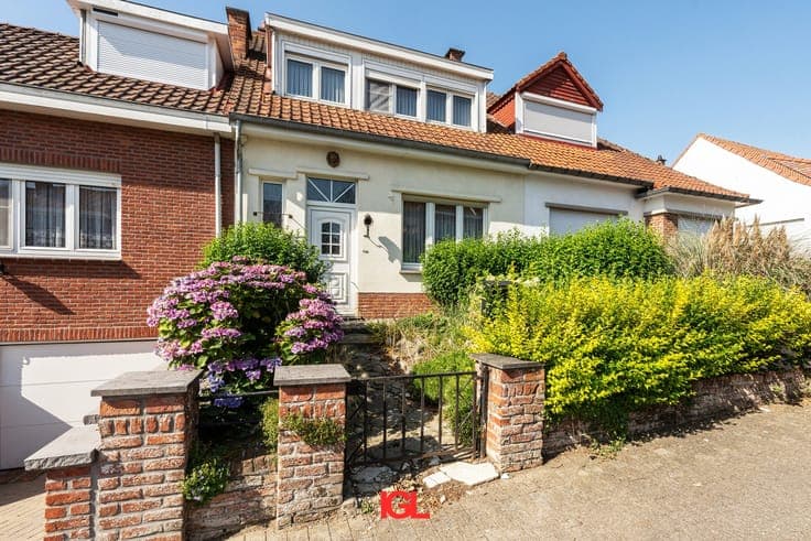 House with 3 bedrooms, garage and garden