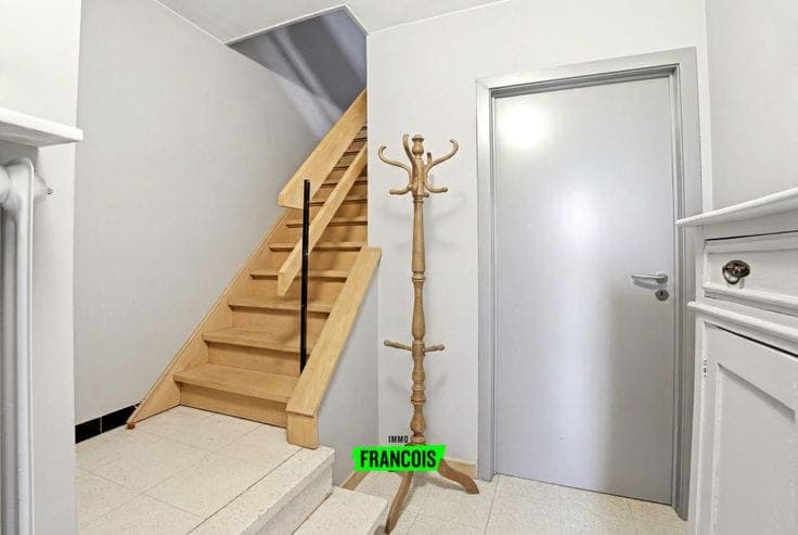 Semi-detached house with 2 garages in Poperinge