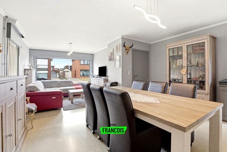 Semi-detached house with 2 garages in Poperinge