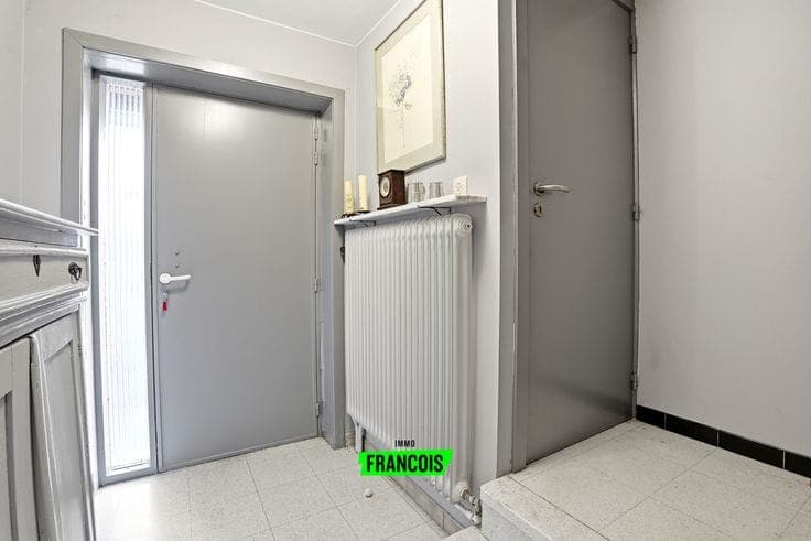 Semi-detached house with 2 garages in Poperinge