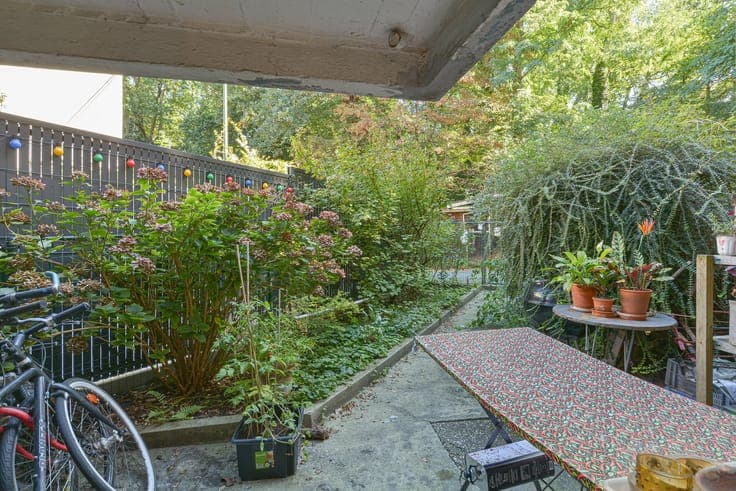 2 bedroom house + courtyard/garden