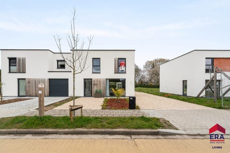 Energy-efficient move-in ready home with driveway near Aalst