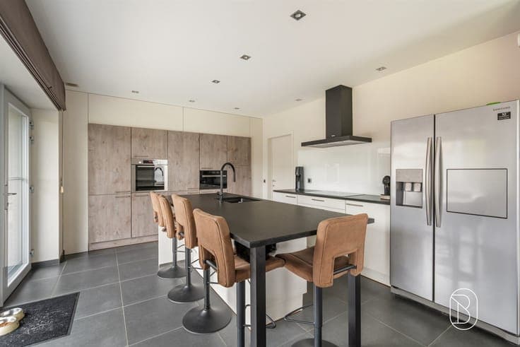 Charming family home with a spacious yard in Otegem