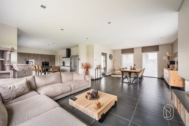 Charming family home with a spacious yard in Otegem