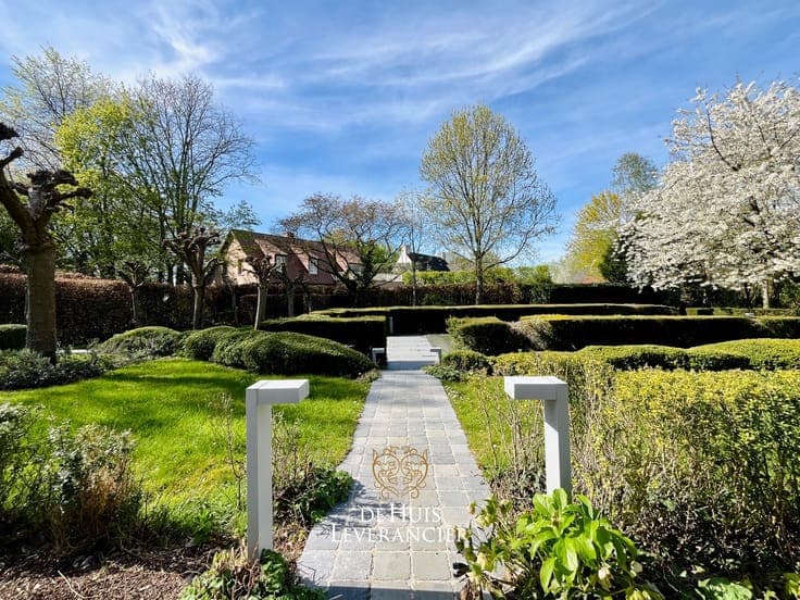 Exclusieve villa op uitzonderlijk perceel van 1 767 m², g...