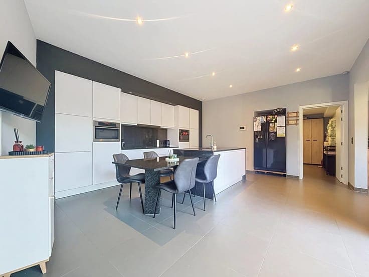 Sale - House Denderleeuw - 449,000 €