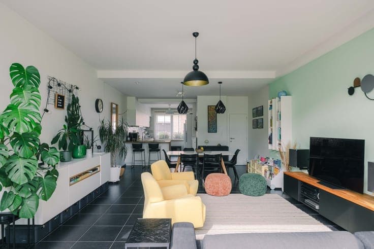 Verzorgde gezinswoning met groene tuin op rustige ligging