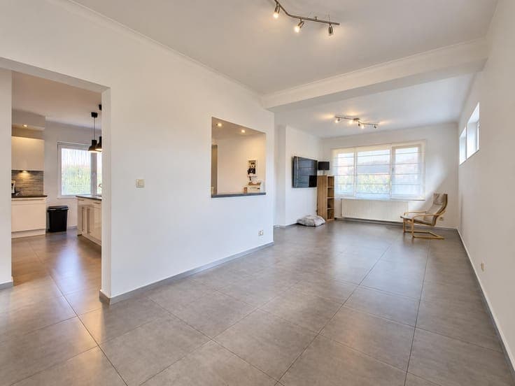 BEAUTIFUL HOUSE – 3 BEDROOMS – GARDEN – SWIMMING POOL–168 m²