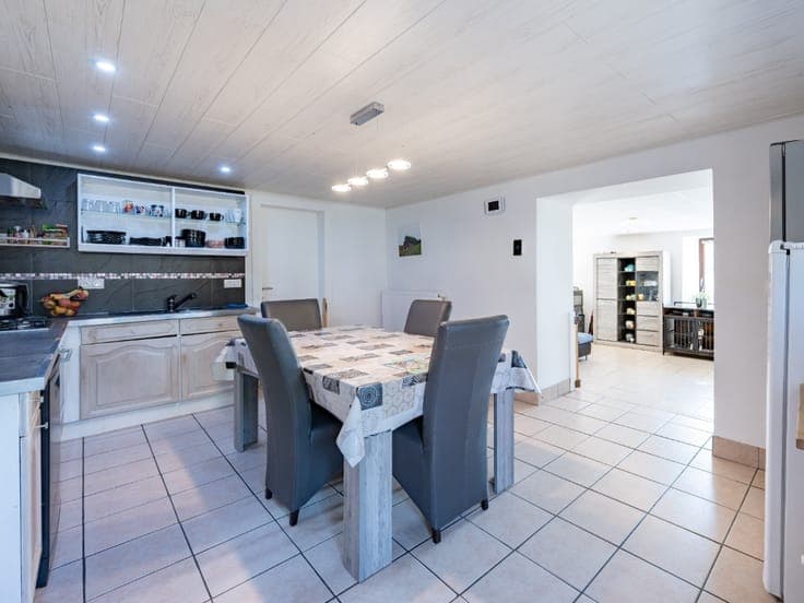 Three-sided house with large plot in Dinez
