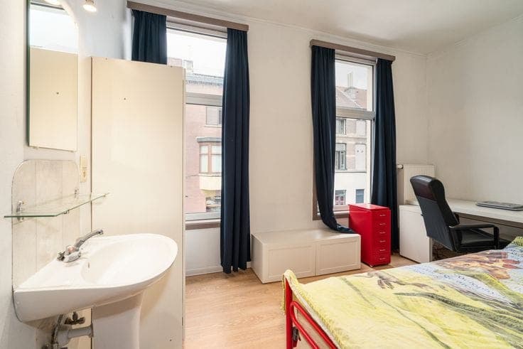 Cozy 4-bedroom house with terrace for sale in Ghent
