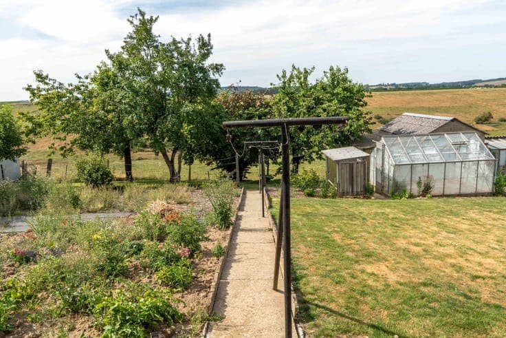 Village of Braibant - Detached house with splendid view