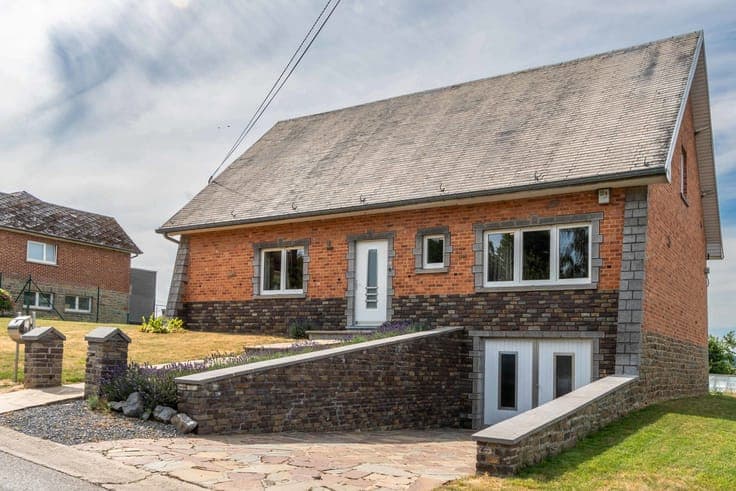 Village of Braibant - Detached house with splendid view