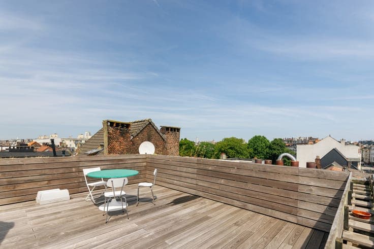 Markgrave District: Stylish Townhouse with Roof Terrace