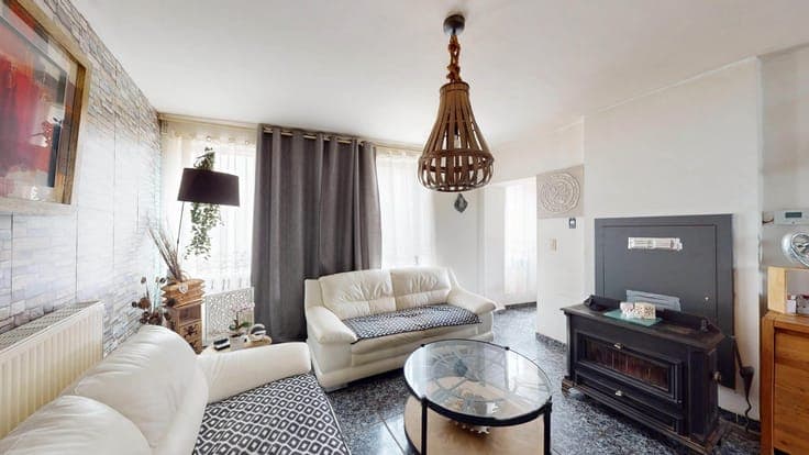 Belle maison deux chambres avec petite terrasse.