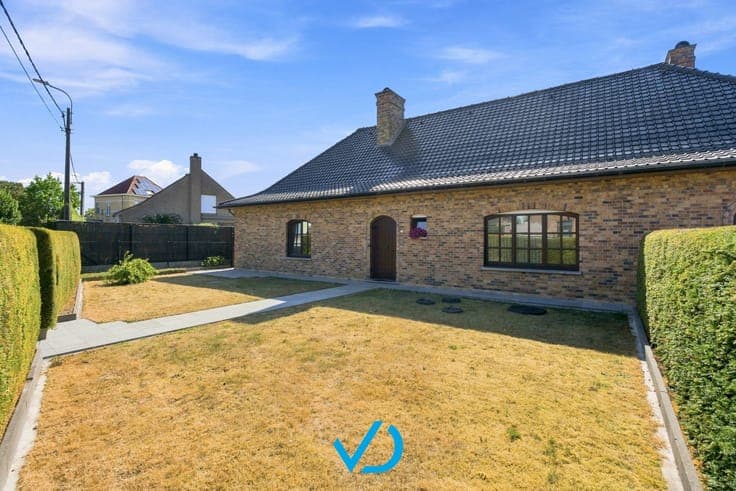 Villa met loods, 17 garages en uitzonderlijk investerings...