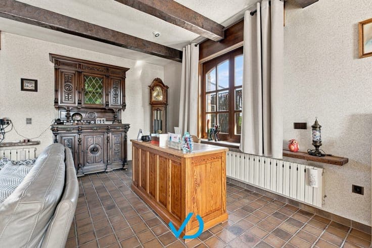 Villa met loods, 17 garages en uitzonderlijk investerings...