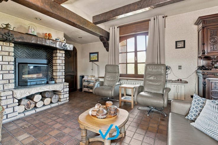 Villa met loods, 17 garages en uitzonderlijk investerings...