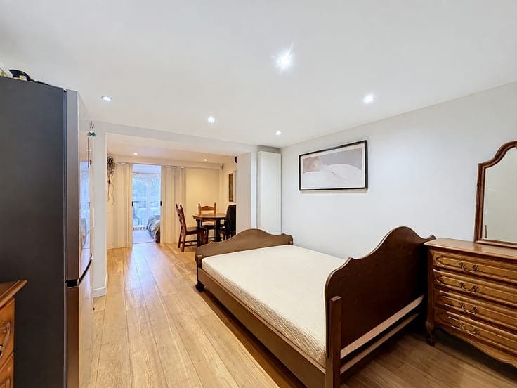 INVESTMENT BUILDING 2 UNITS + TERRACES + GARDEN + GARAGE!