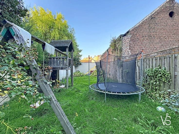 INVESTMENT BUILDING 2 UNITS + TERRACES + GARDEN + GARAGE!