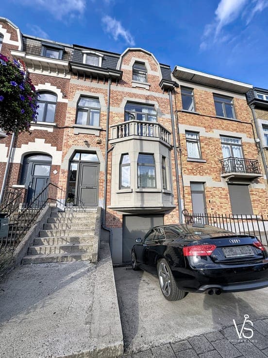 INVESTMENT BUILDING 2 UNITS + TERRACES + GARDEN + GARAGE!