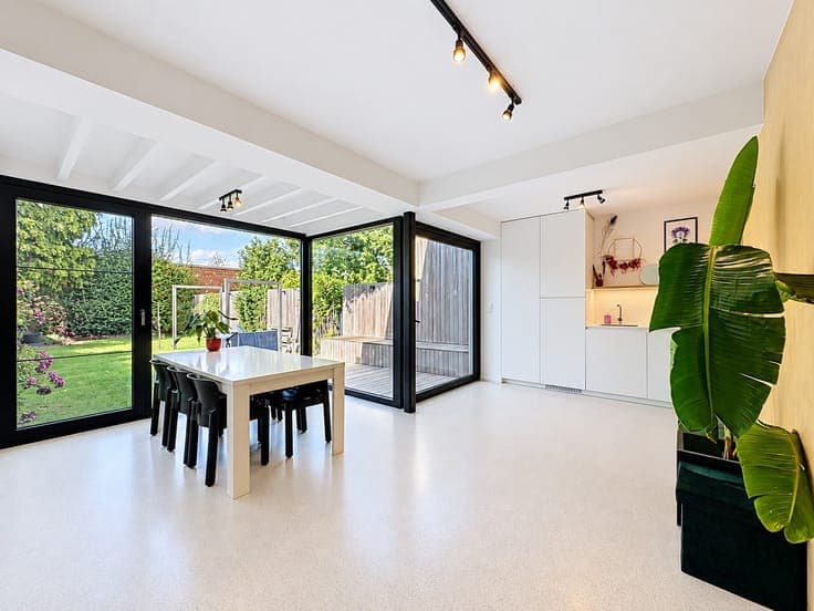 Bright, energy-efficient bel-etage with garden in a prime location for sale in Antwerpen