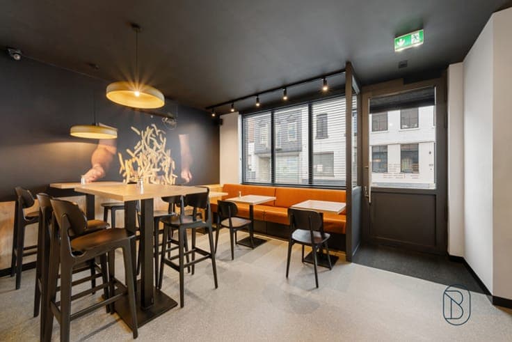 Prime-location chip shop and move-in-ready duplex apartment