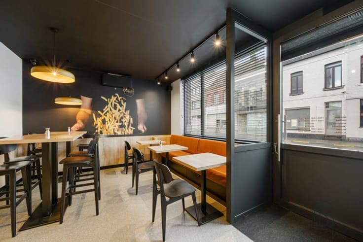 Prime-location chip shop and move-in-ready duplex apartment