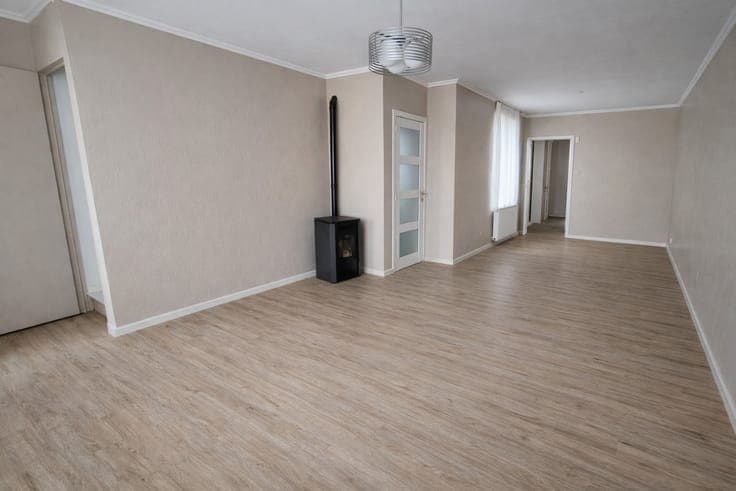 Ruime woning met grote achterkoer, gezellige leefruimte, ...