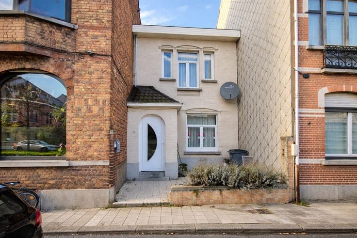 Ruime woning met grote achterkoer, gezellige leefruimte, ...
