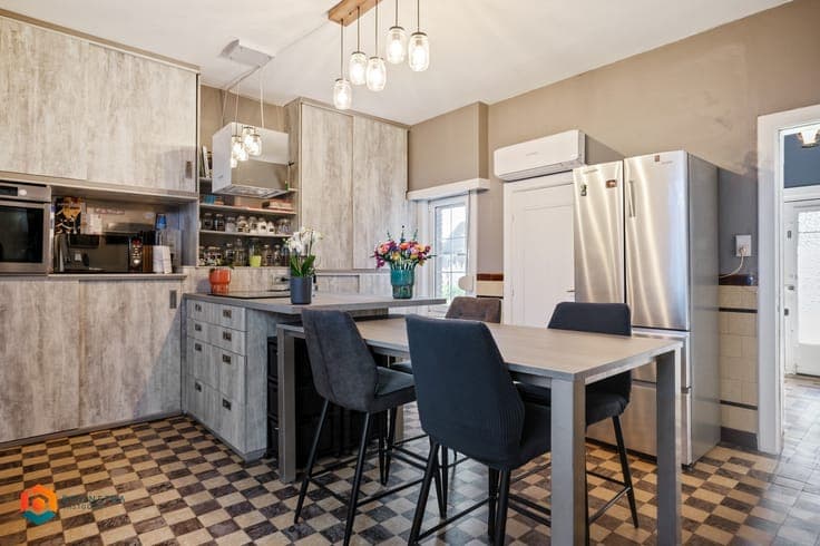 Authentieke woning met 4 slpkrs, loft en magazijn te O-L-...