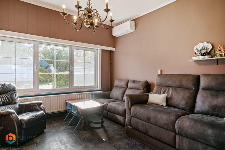Authentieke woning met 4 slpkrs, loft en magazijn te O-L-...