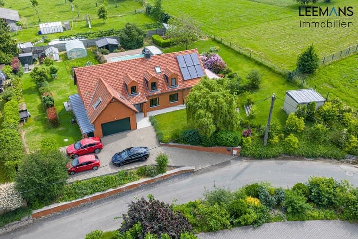House in Le Roeulx Mignault