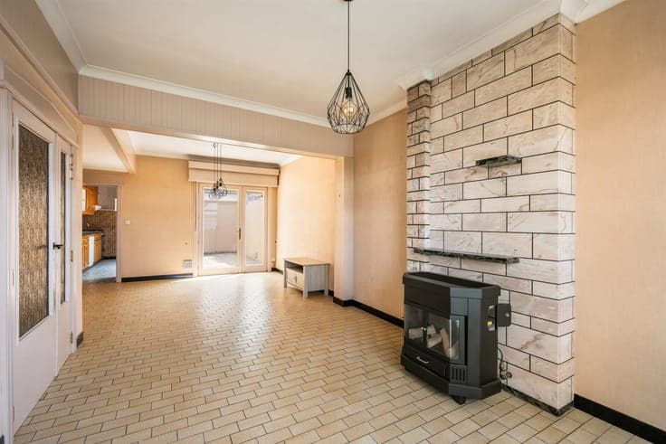 A home in need of renovation with 3 bedrooms, a city garden,