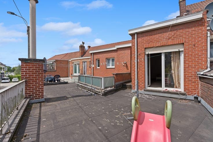Ruime gezinswoning met 4 slaapkamers, garage en dakterras...
