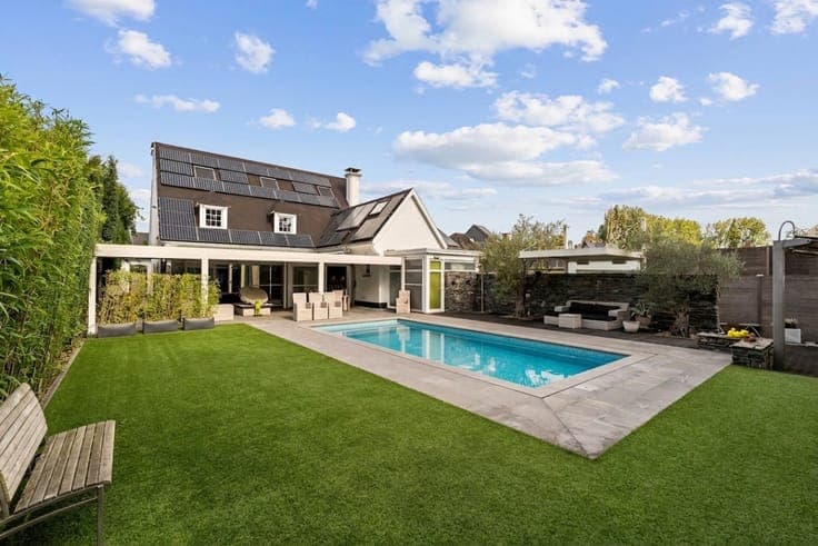 Exclusive villa with pool and wellness in Erembodegem
