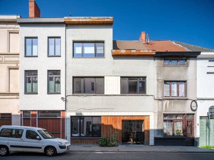 Karaktervol gerenoveerde gezinswoning (232 m²) met onder ...