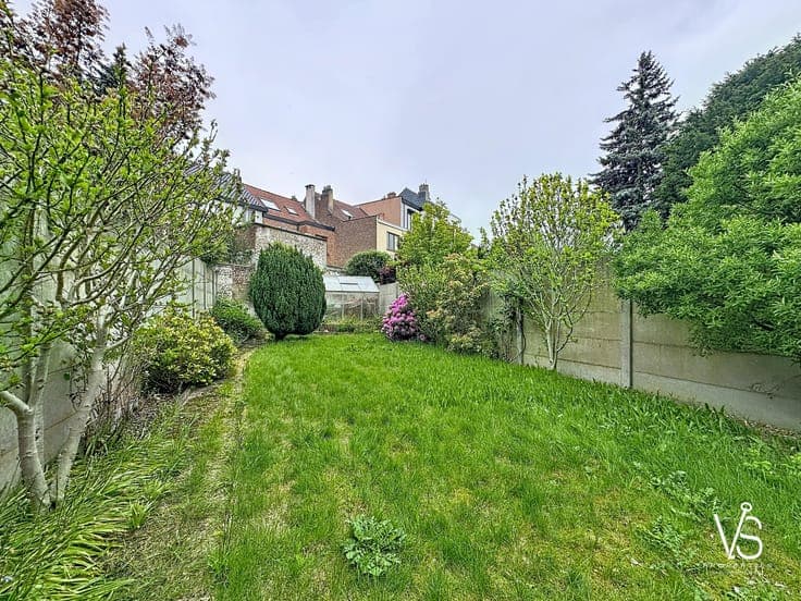 BEAUTIFUL MASTER HOUSE WITH 4 BEDROOMS, GARAGE AND GARDEN!