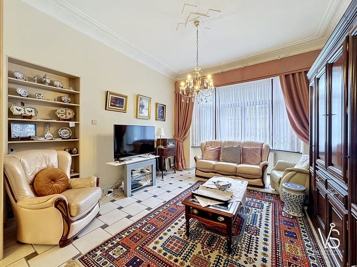 BEAUTIFUL MASTER HOUSE WITH 4 BEDROOMS, GARAGE AND GARDEN!