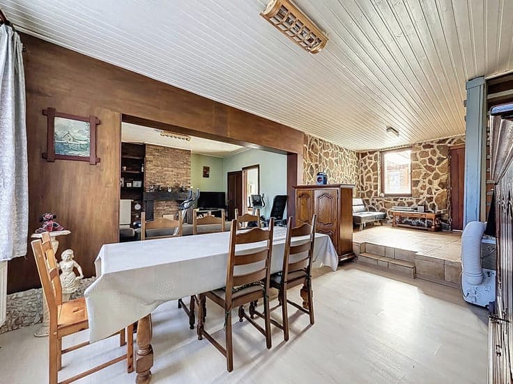 A semi-detached house in need of renovation, with 5 bedrooms