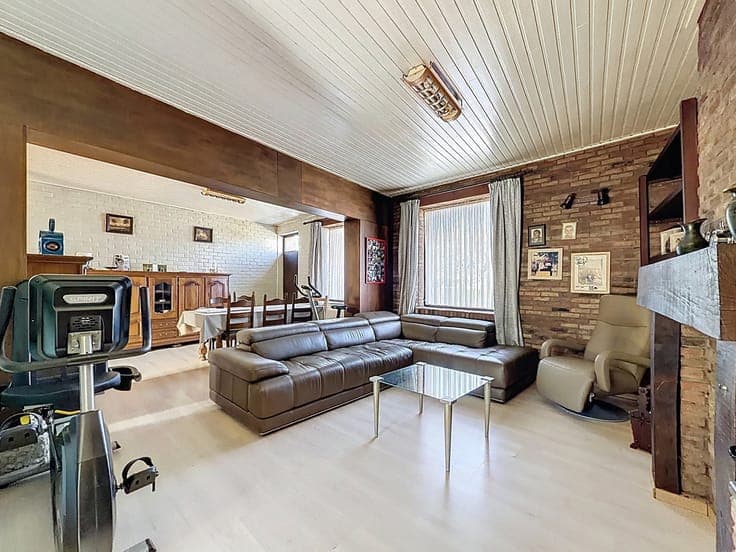 A semi-detached house in need of renovation, with 5 bedrooms