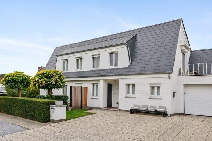 PRACHTIGE OPEN BEBOUWING MET 323 M² WOONOPPERVLAKTE, 4 SL...