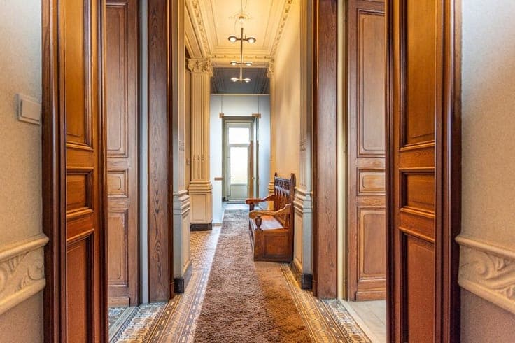 Townhouse in the center of Izegem 900 m² with exit to Krekel