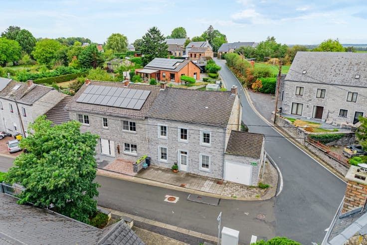 Stone house with 60 m² of conversion potential